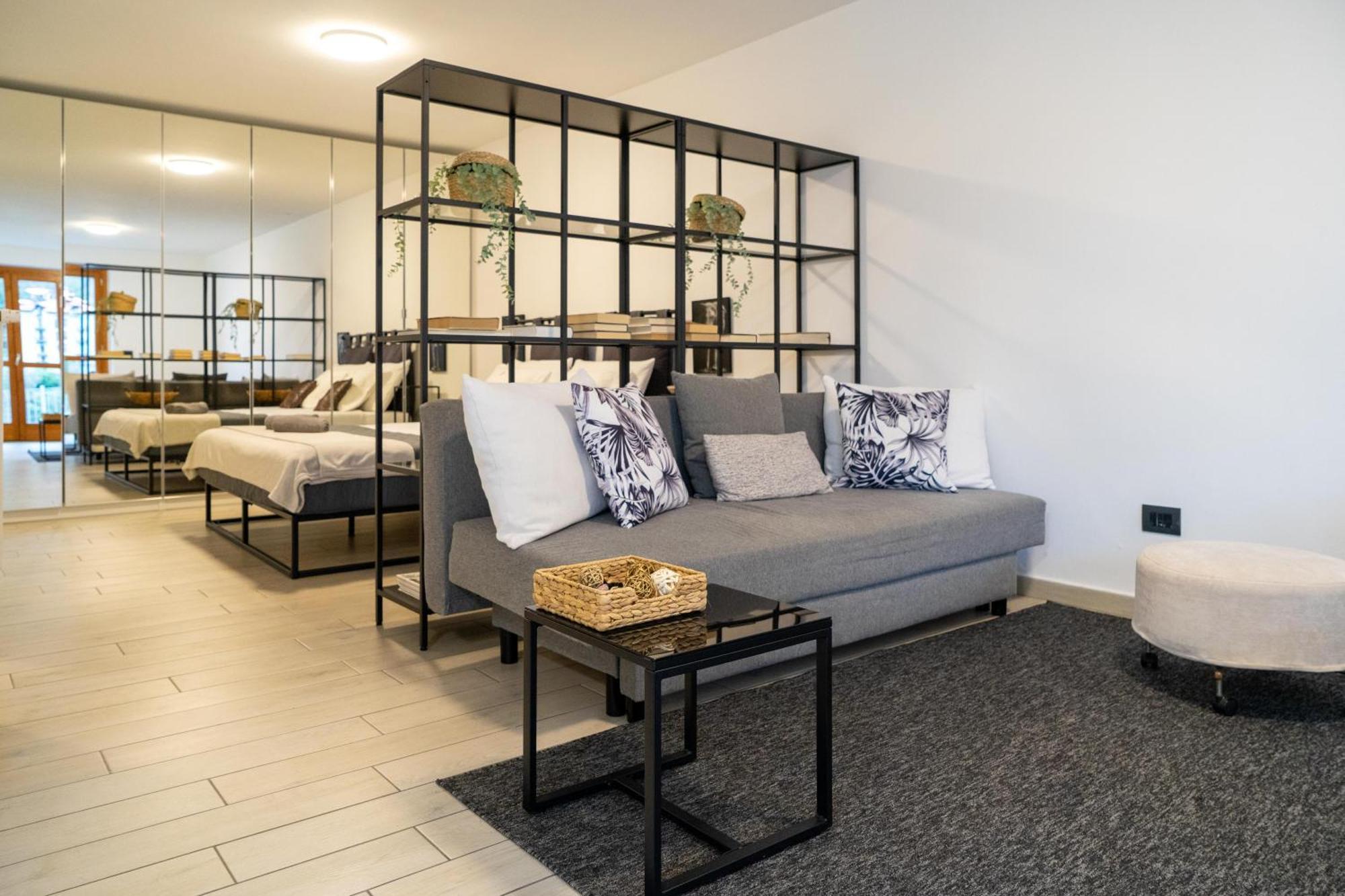 Vista Dolce Isola _ Lakeview Pool, Terrace & Garden Apartment آرجينيو المظهر الخارجي الصورة