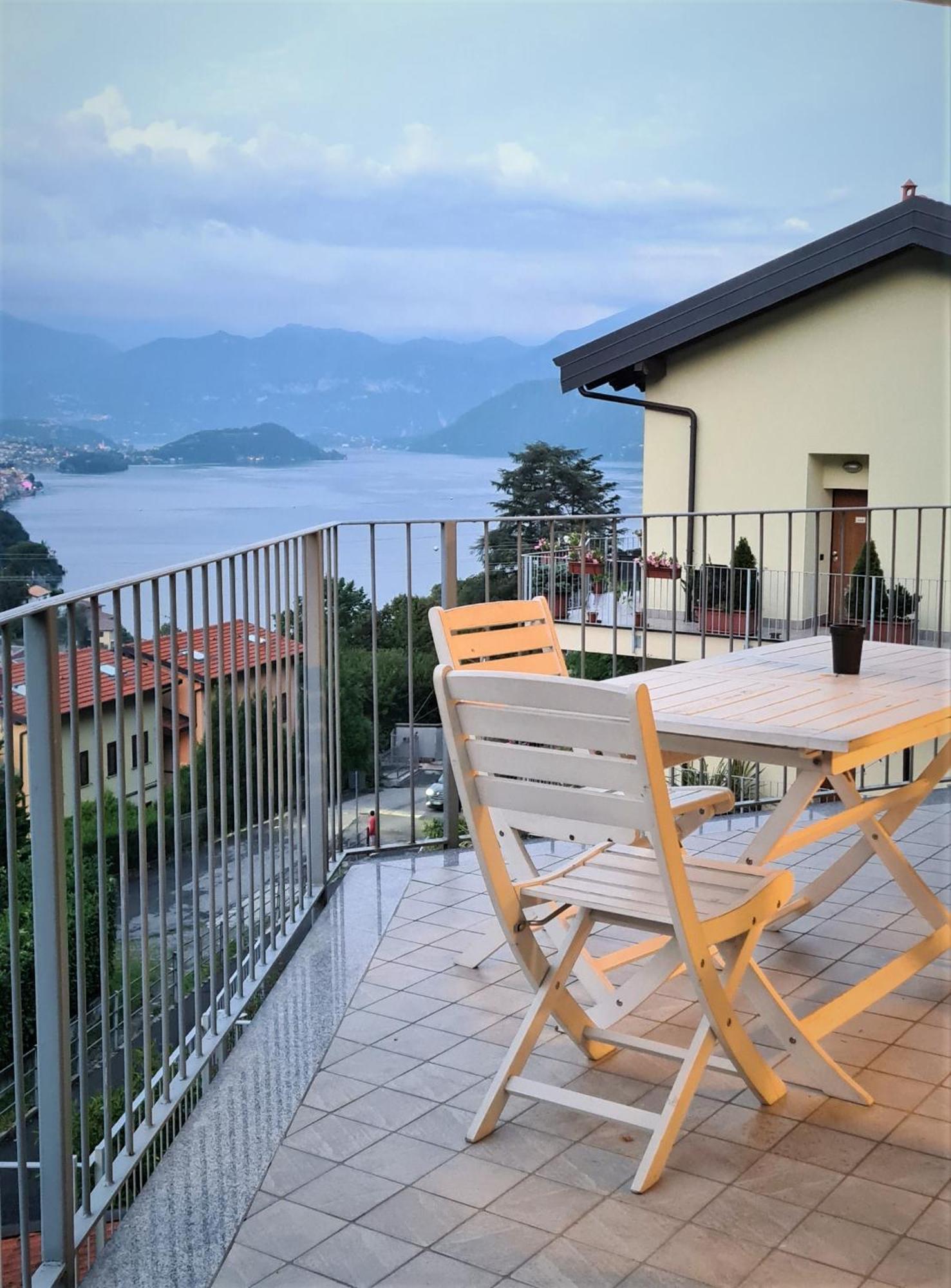 Vista Dolce Isola _ Lakeview Pool, Terrace & Garden Apartment آرجينيو الغرفة الصورة